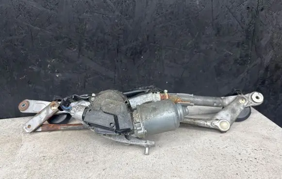 Toyota Auris 150 Front wiper linkage and motor 8511002190