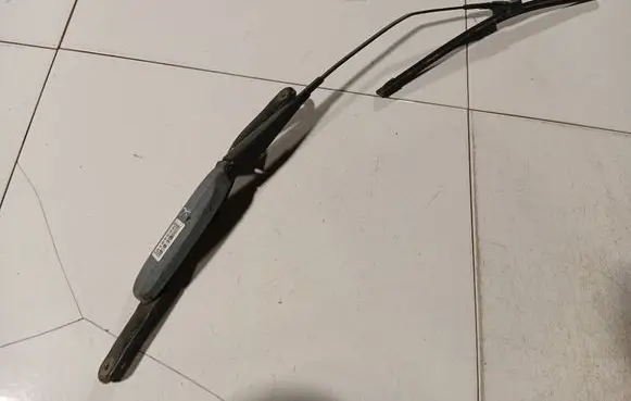 Ford Focus C-MAX Front wiper blade arm 3M5117526CA
