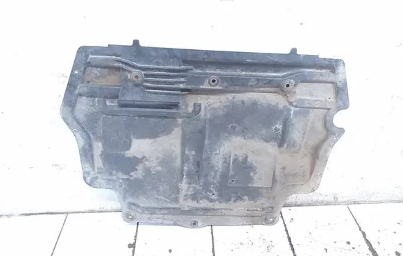Volkswagen PASSAT B7 Engine splash shield/under tray 3AA825902B