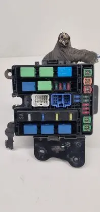 Suzuki Grand Vitara II Fuse module 5683