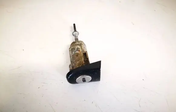 Volkswagen Golf IV Front door lock (next to the handle) 