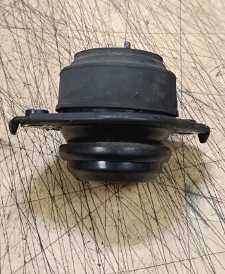 Mercedes-Benz ML W164 Engine mount bracket A2512404417