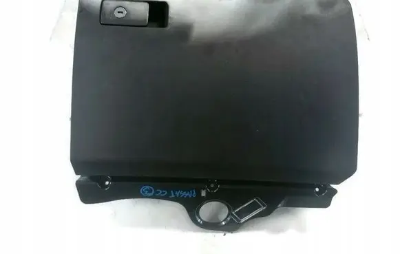 Volkswagen PASSAT CC Glove box 118KW