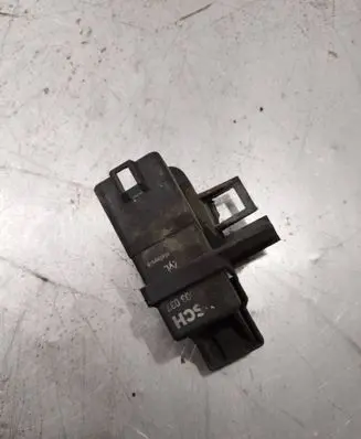 Volvo V70 Glow plug pre-heat relay 0281003037