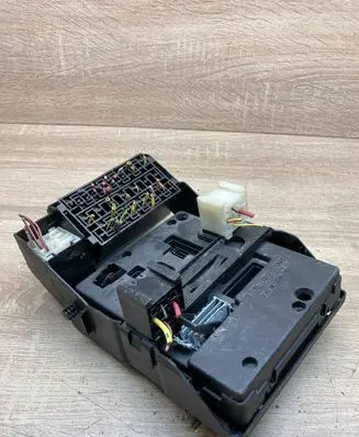 Renault Scenic I Fuse module 7703297930 7703397911