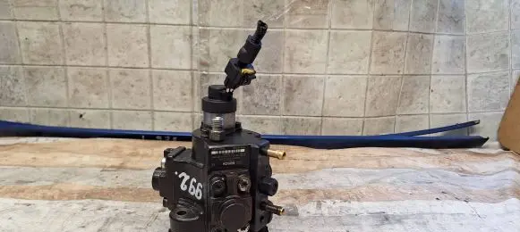 Opel Vectra C Fuel injection high pressure pump 0055206679 0445010156 1100167648