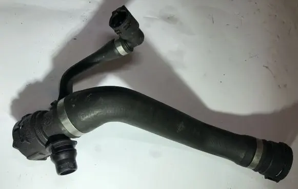 BMW 1 E81 E87 Engine coolant pipe/hose 7525641