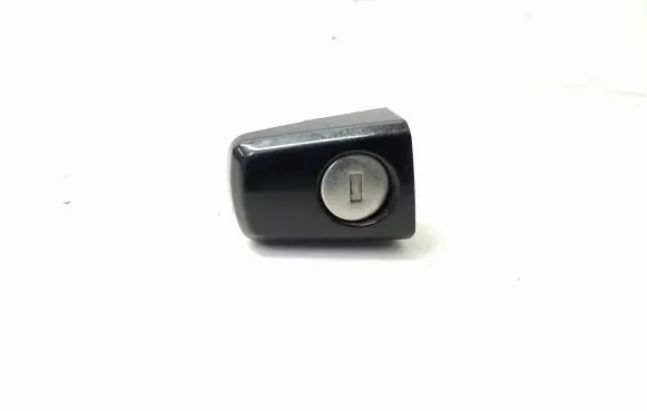 Chevrolet Volt I Front door lock (next to the handle) 