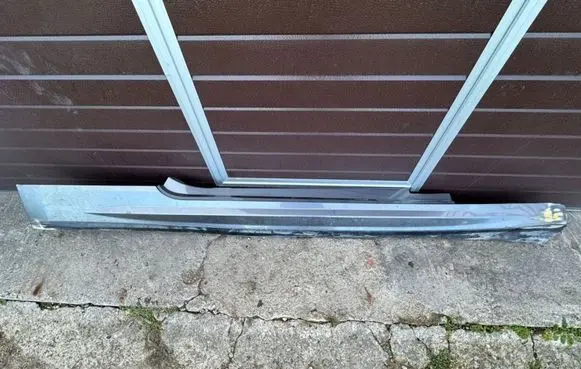 Maserati GranTurismo Sill