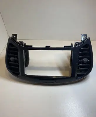 Nissan Juke I F15 Radio/GPS head unit trim 682601KE0A
