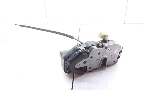Opel Insignia A Front door lock 3023880 A046818