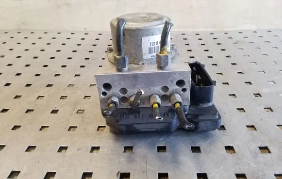 Nissan Juke I F15 ABS Pump 476601KC1B