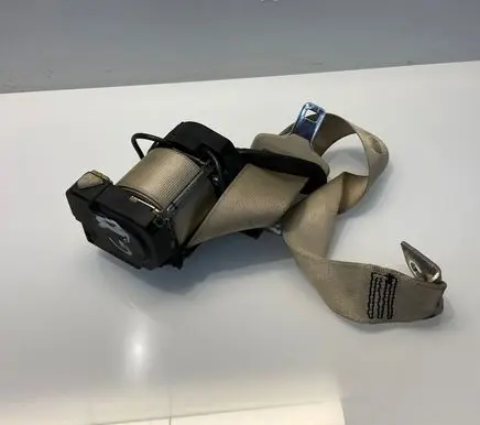 Mercedes-Benz S W221 Rear seatbelt A2218600485 040669 2218600485