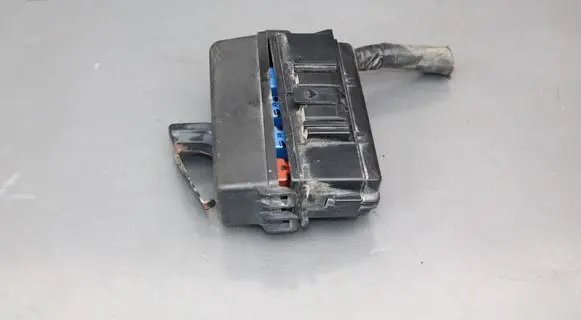 Suzuki Grand Vitara II Fuse module 9021YA2
