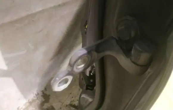 Ford C-MAX I Front door upper hinge 