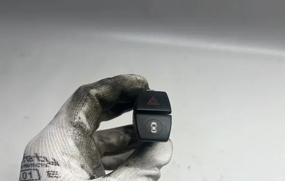 BMW X5 F15 Hazard light switch 9354186 6131935418603