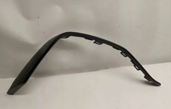 Rear bumper trim bar molding