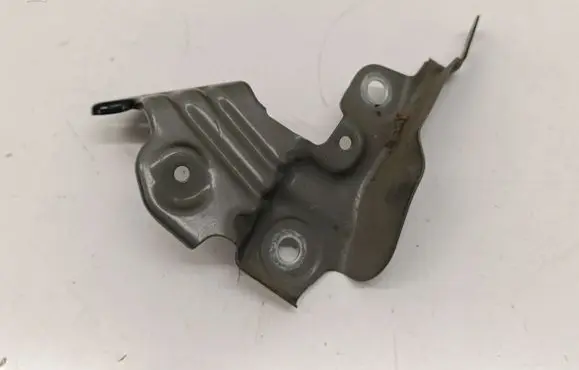 BMW 2 F44 Fender mounting bracket 7450387