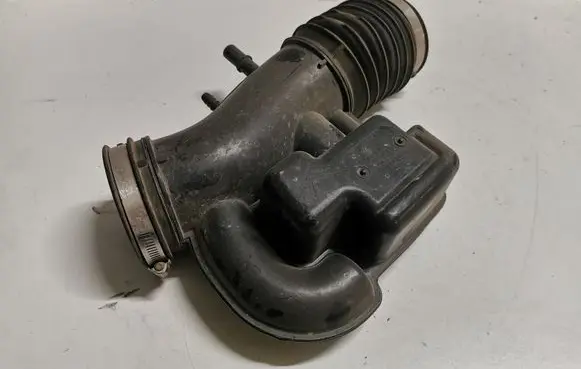 Ford Mustang V Air intake duct part BR339F805CA