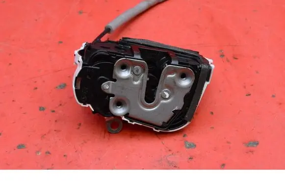 MG ZS Front door lock 10845781