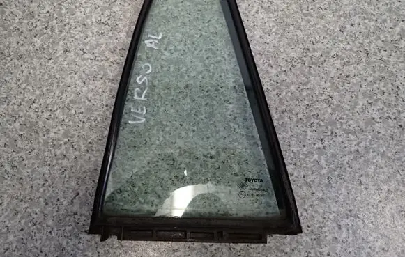 Toyota Verso Sliding door window/glass 