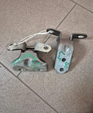 Rear door hinge set
