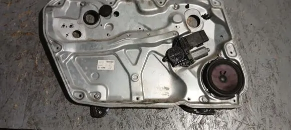 Volkswagen PASSAT B5.5 Front door manual window regulator 3B4837751A
