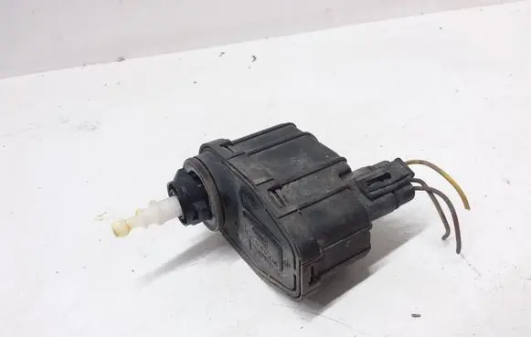 Opel Omega B1 Headlight level adjustment motor 90457812