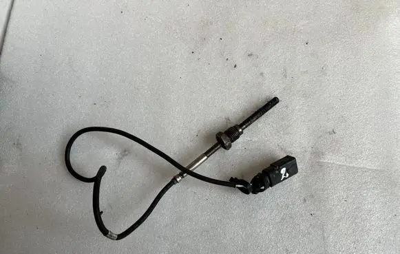 Audi A6 S6 C6 4F Exhaust gas temperature sensor 059906088AF