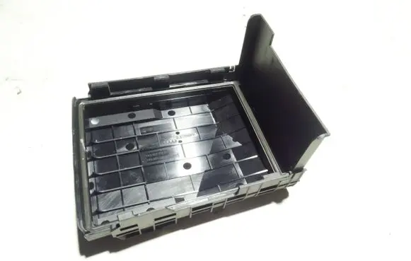 Volkswagen PASSAT B7 Fuse box cover 1K0937132F