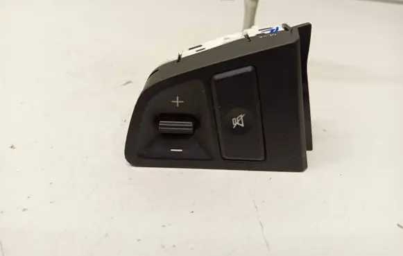 Hyundai i20 (GB IB) Steering wheel buttons/switches 967001J000