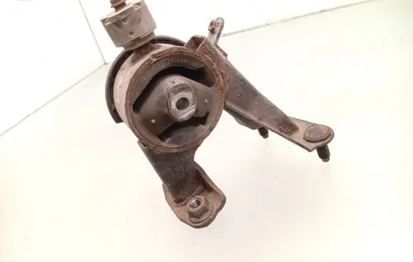 Toyota Avensis T270 Gearbox mount 309D16D