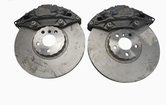 BMW 7 G70 Brake discs and calipers set 8840311