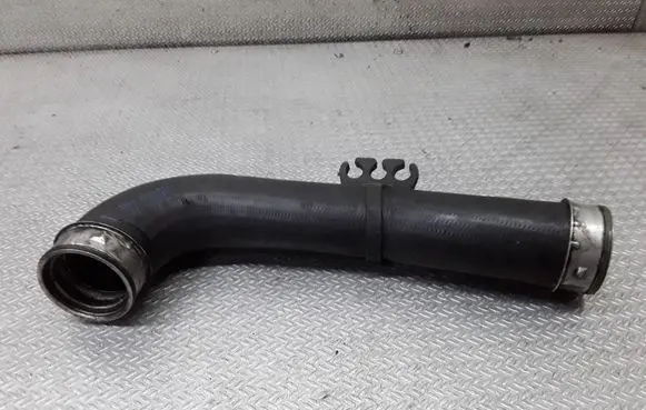 Intercooler hose/pipe