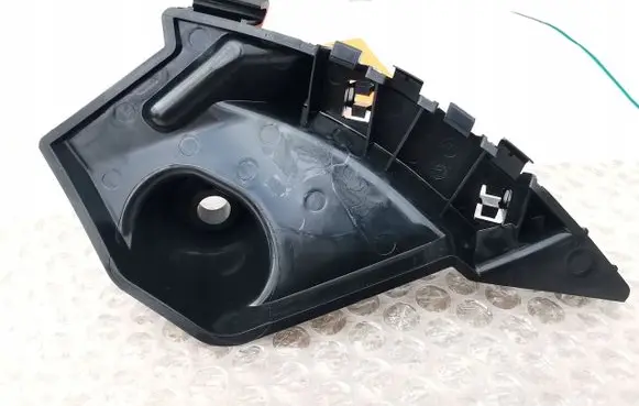 Tesla Model X Fender mounting bracket 104709200HBAX
