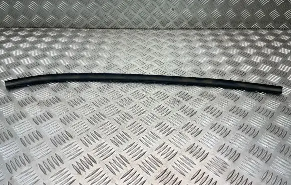 BMW 7 E65 E66 Engine compartment rubber 8243571