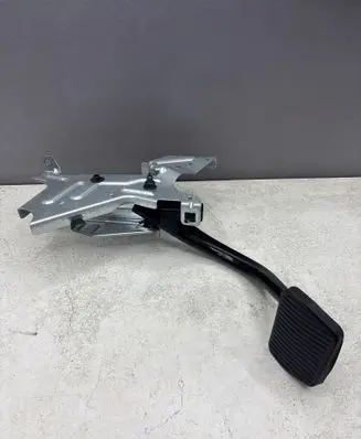 Volvo XC90 Brake pedal 