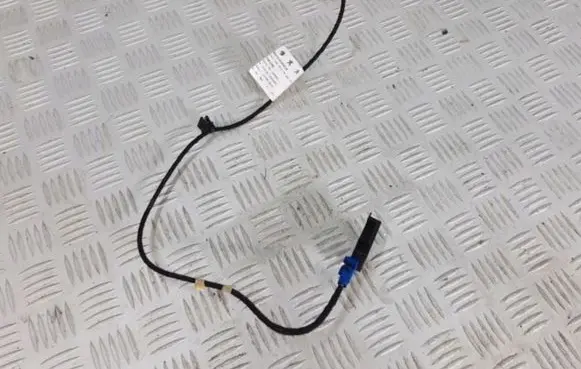 Opel Combo E Antenna control unit 9815467480