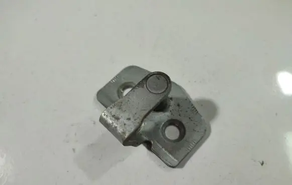 Opel Astra H Rear door lock loop/hook striker 