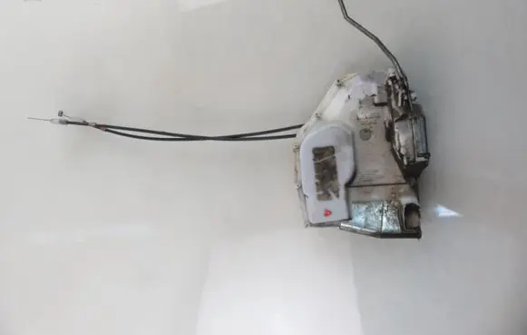 Fiat Sedici Front door lock 