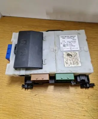 Ford Mondeo MK IV Fuse module 7G9T14A073XA