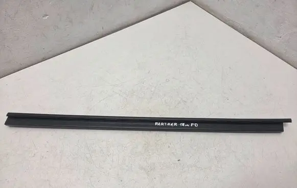 Peugeot Partner III Rubber seal front door window/glass 