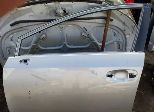 Toyota Avensis T270 Rear door