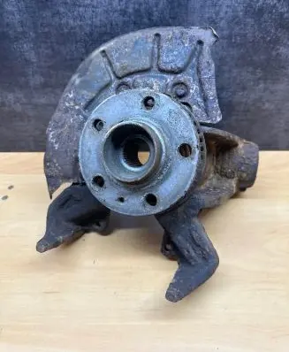Volkswagen Golf IV Front wheel hub