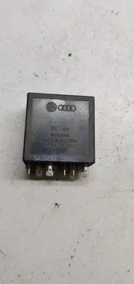 Volkswagen PASSAT B5.5 Window wiper relay 4b0955531A