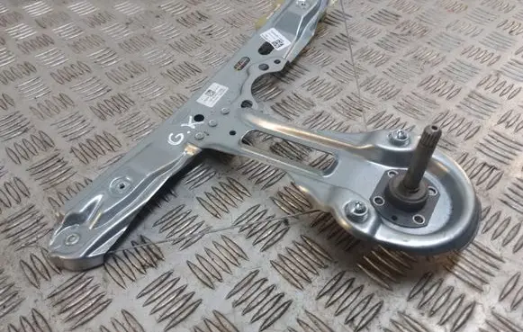 Rear door manual window regulator