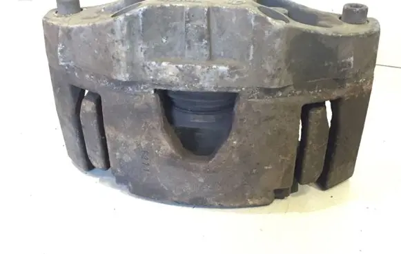 Volvo XC90 Front brake caliper 30657307