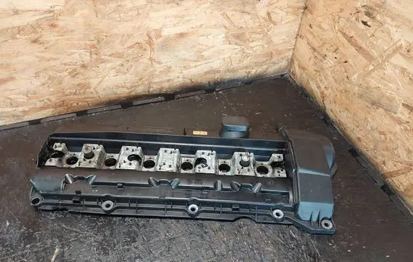BMW 5 E39 Rocker cam cover 17033411 1928402937 111217033411