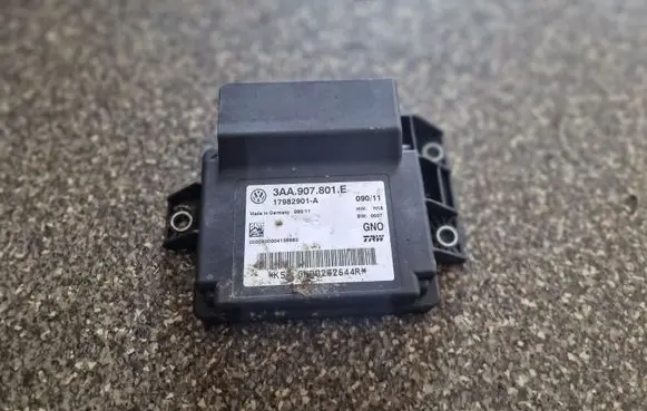 Volkswagen PASSAT CC Hand brake control module 3AA907801E