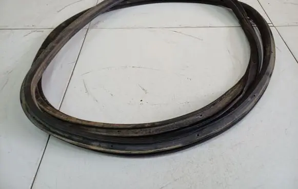Opel Corsa D Rubber seal front coupe door 